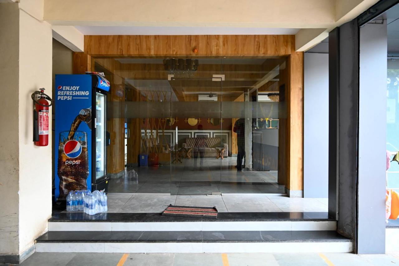 纳威孟买 Adiraj Residency酒店 外观 照片