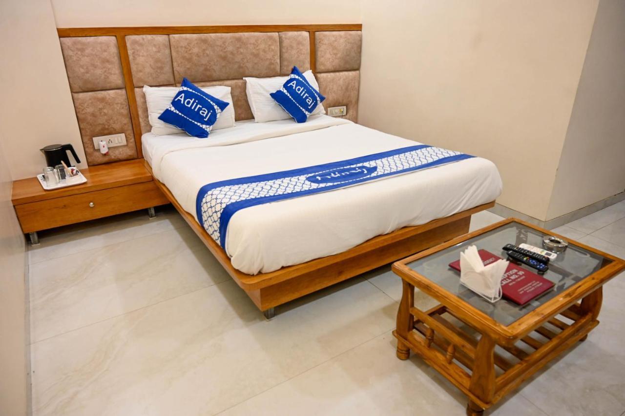 纳威孟买 Adiraj Residency酒店 外观 照片