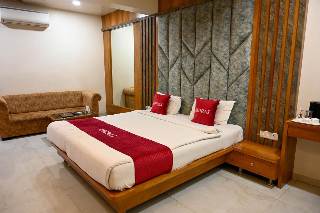 纳威孟买 Adiraj Residency酒店 外观 照片