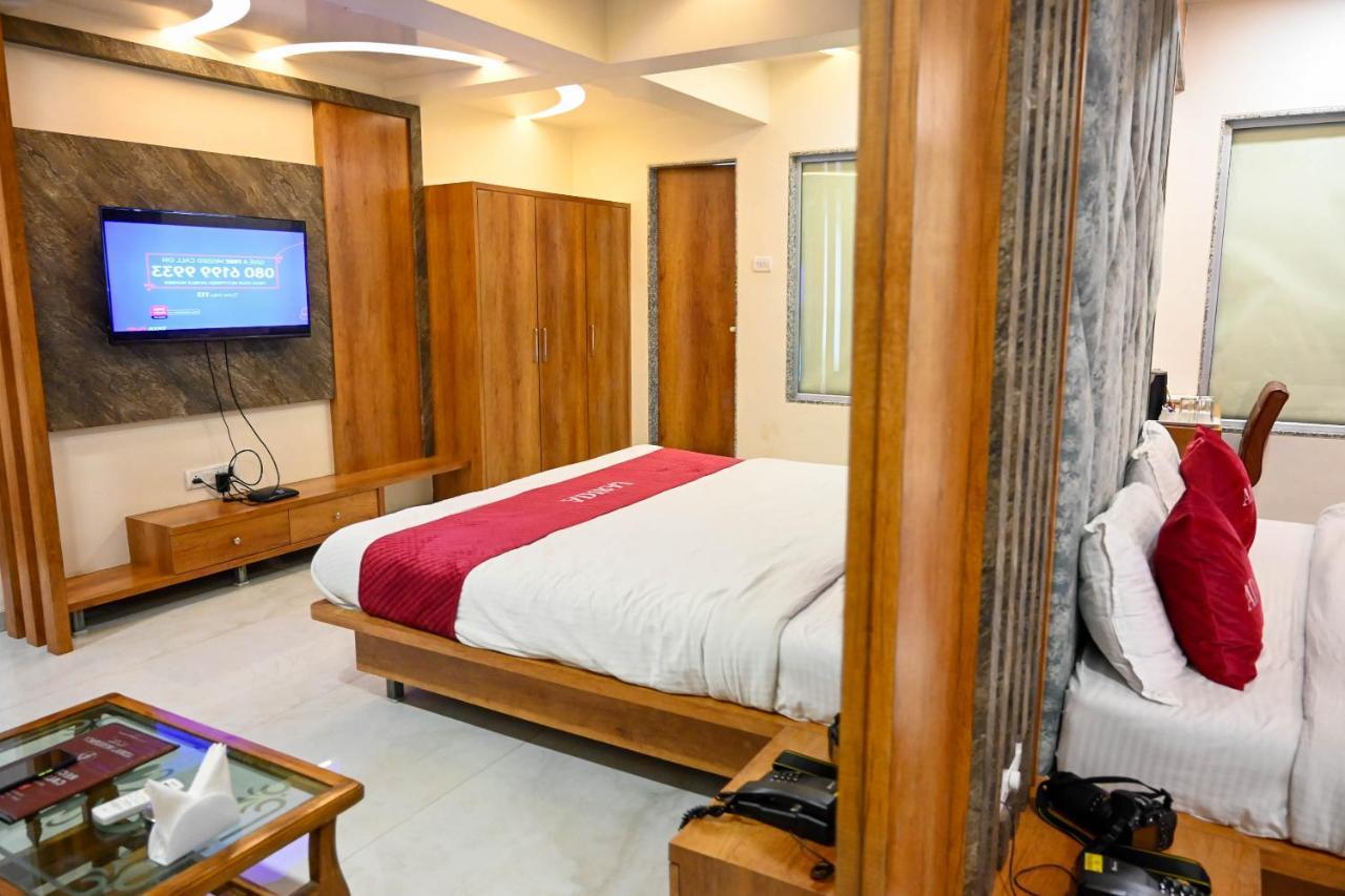 纳威孟买 Adiraj Residency酒店 外观 照片