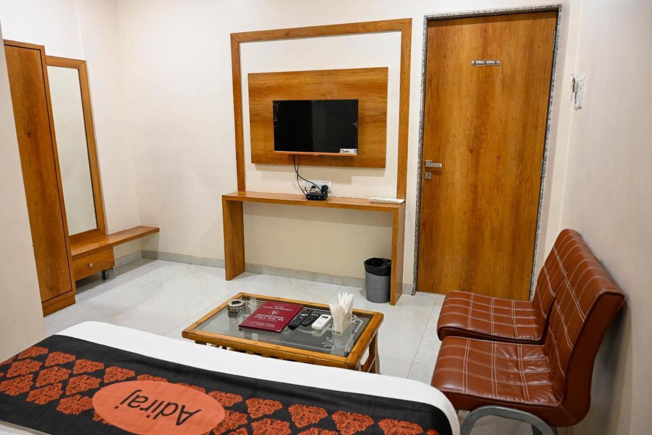 纳威孟买 Adiraj Residency酒店 外观 照片