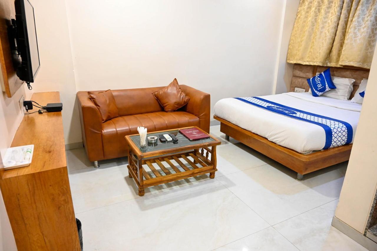 纳威孟买 Adiraj Residency酒店 外观 照片