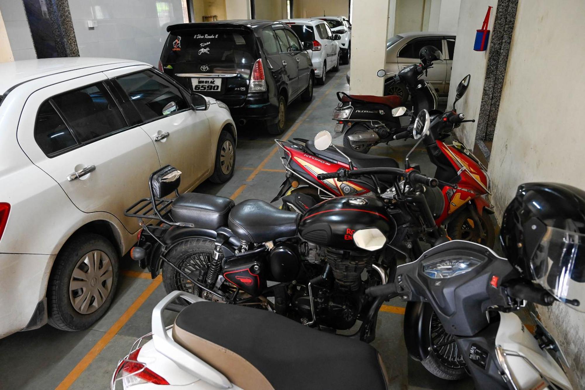 纳威孟买 Adiraj Residency酒店 外观 照片