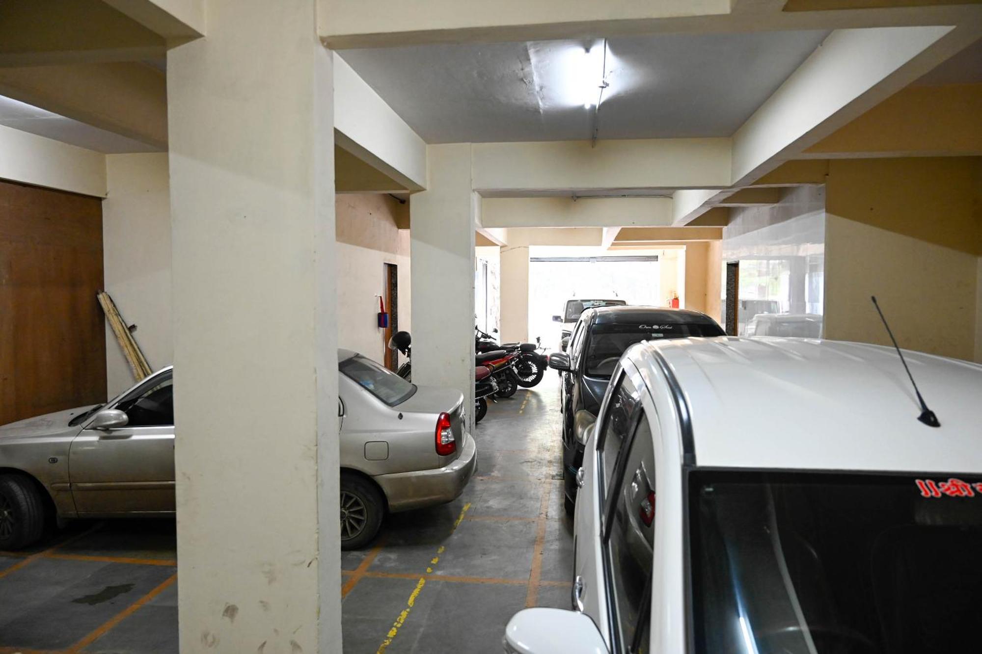 纳威孟买 Adiraj Residency酒店 外观 照片