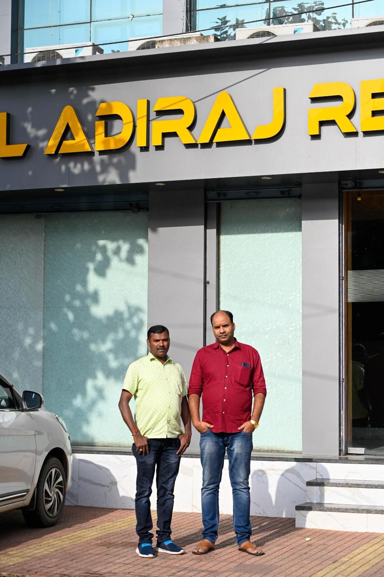 纳威孟买 Adiraj Residency酒店 外观 照片