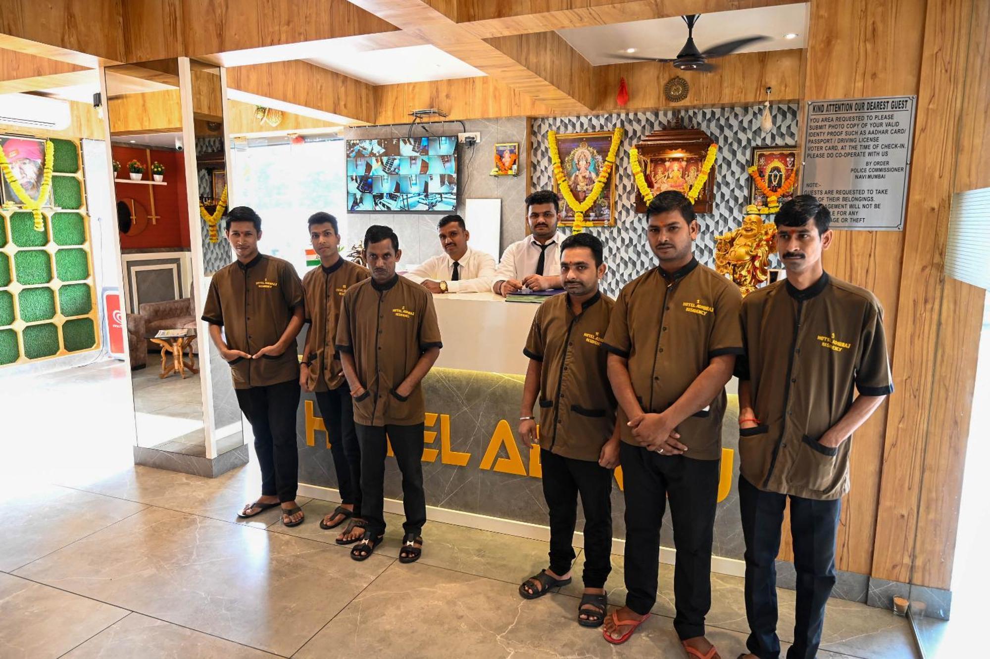 纳威孟买 Adiraj Residency酒店 外观 照片