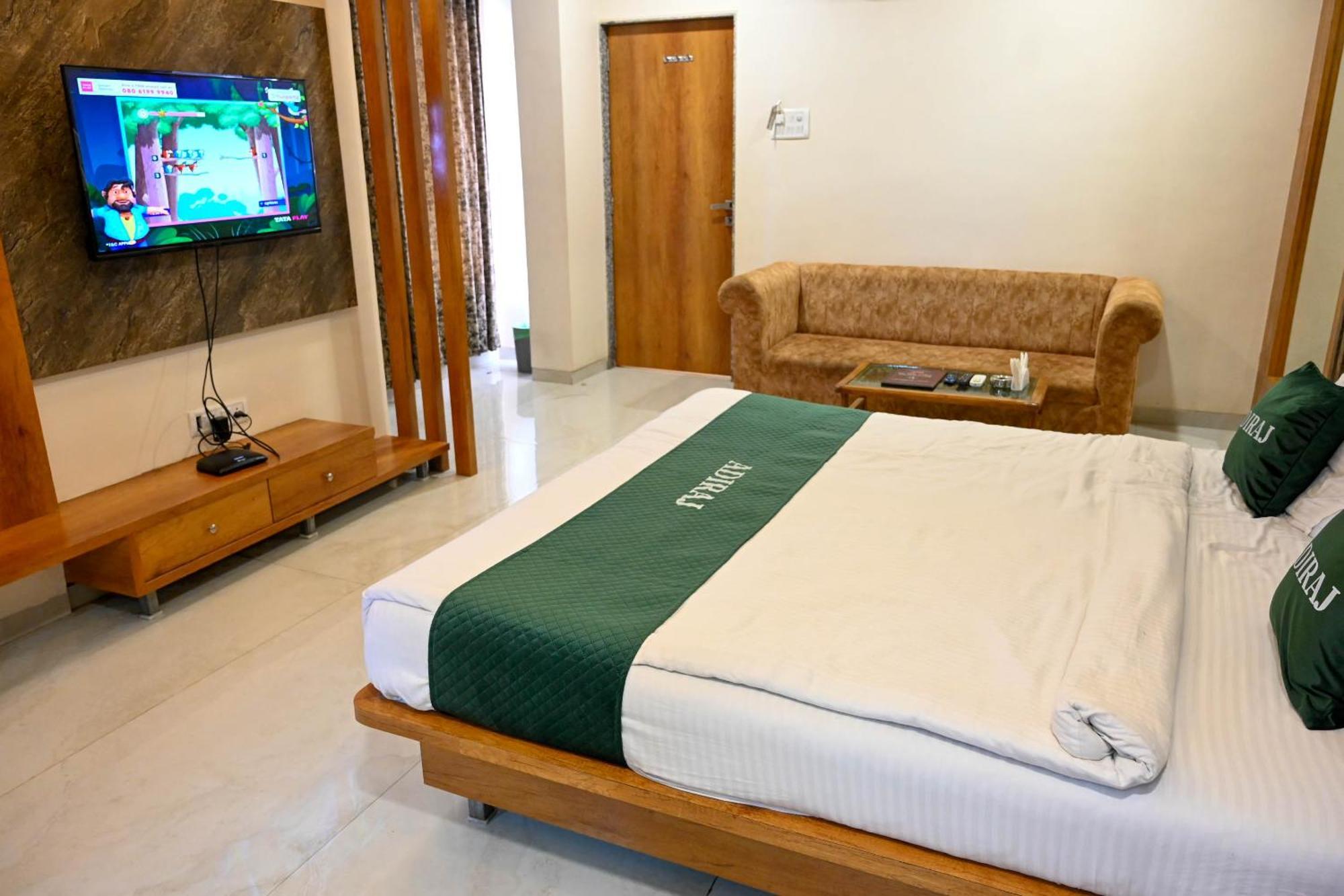 纳威孟买 Adiraj Residency酒店 外观 照片