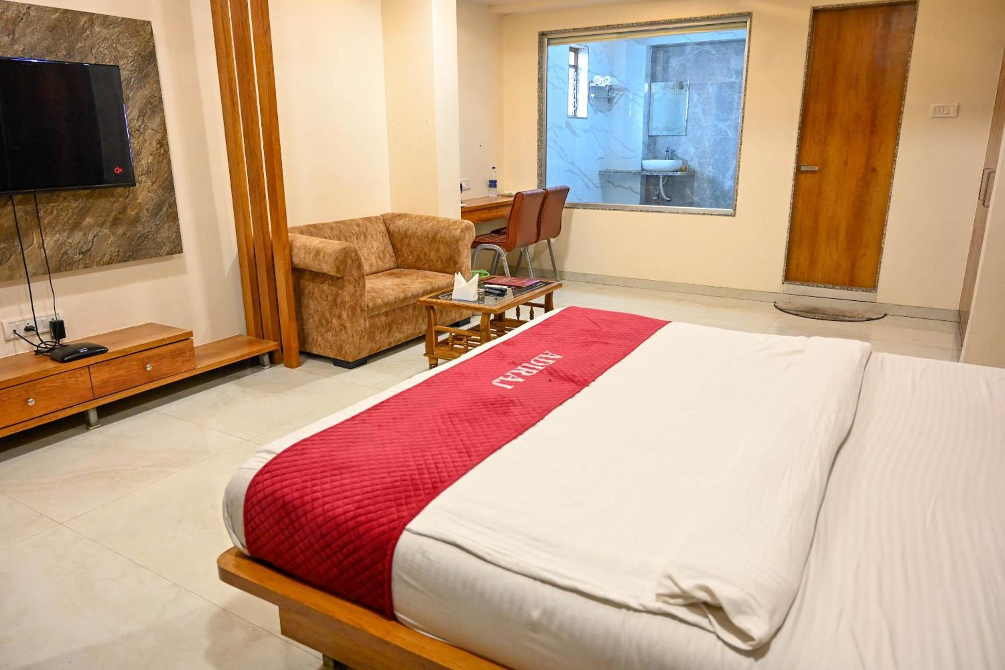 纳威孟买 Adiraj Residency酒店 外观 照片