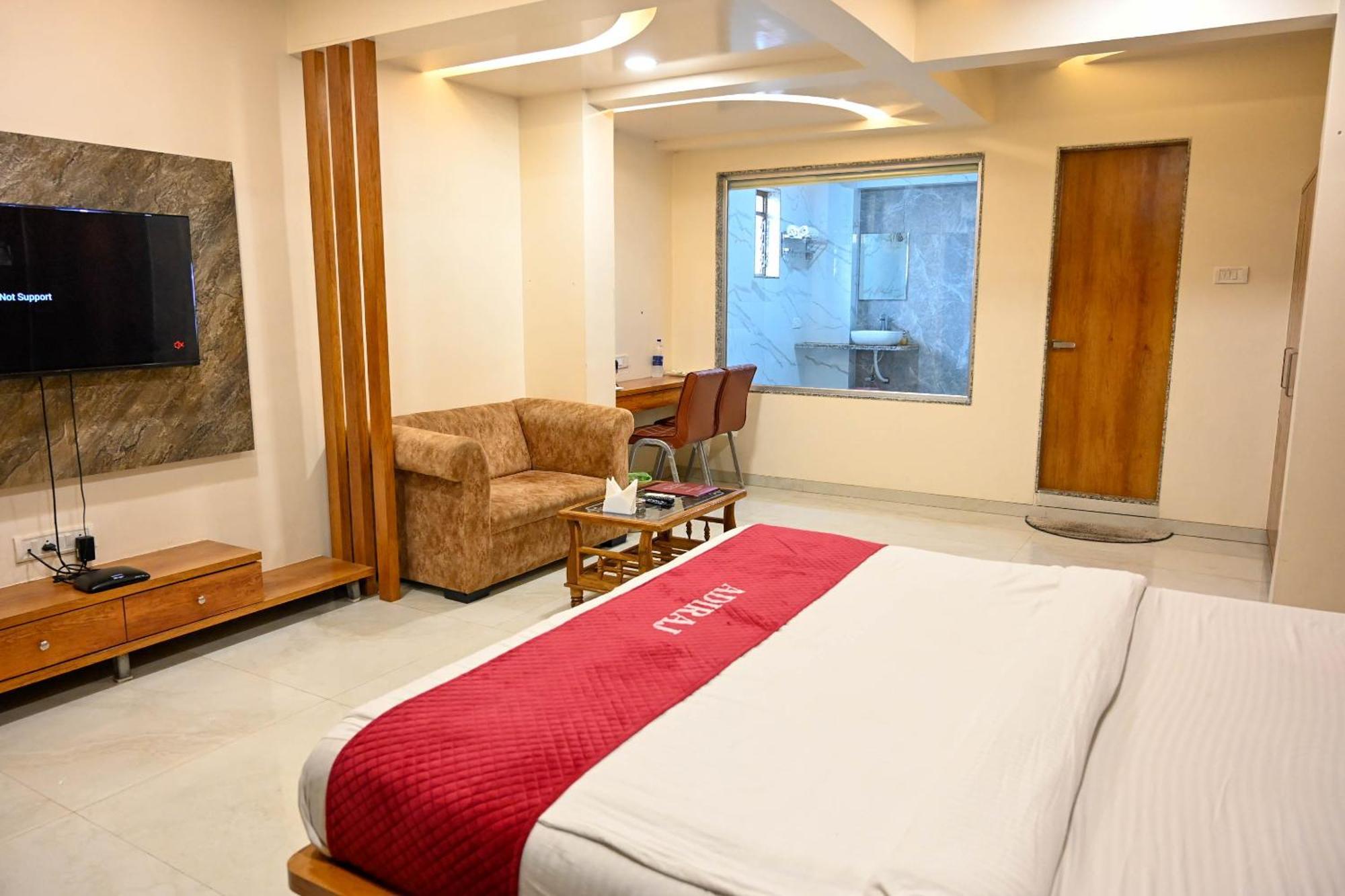 纳威孟买 Adiraj Residency酒店 外观 照片