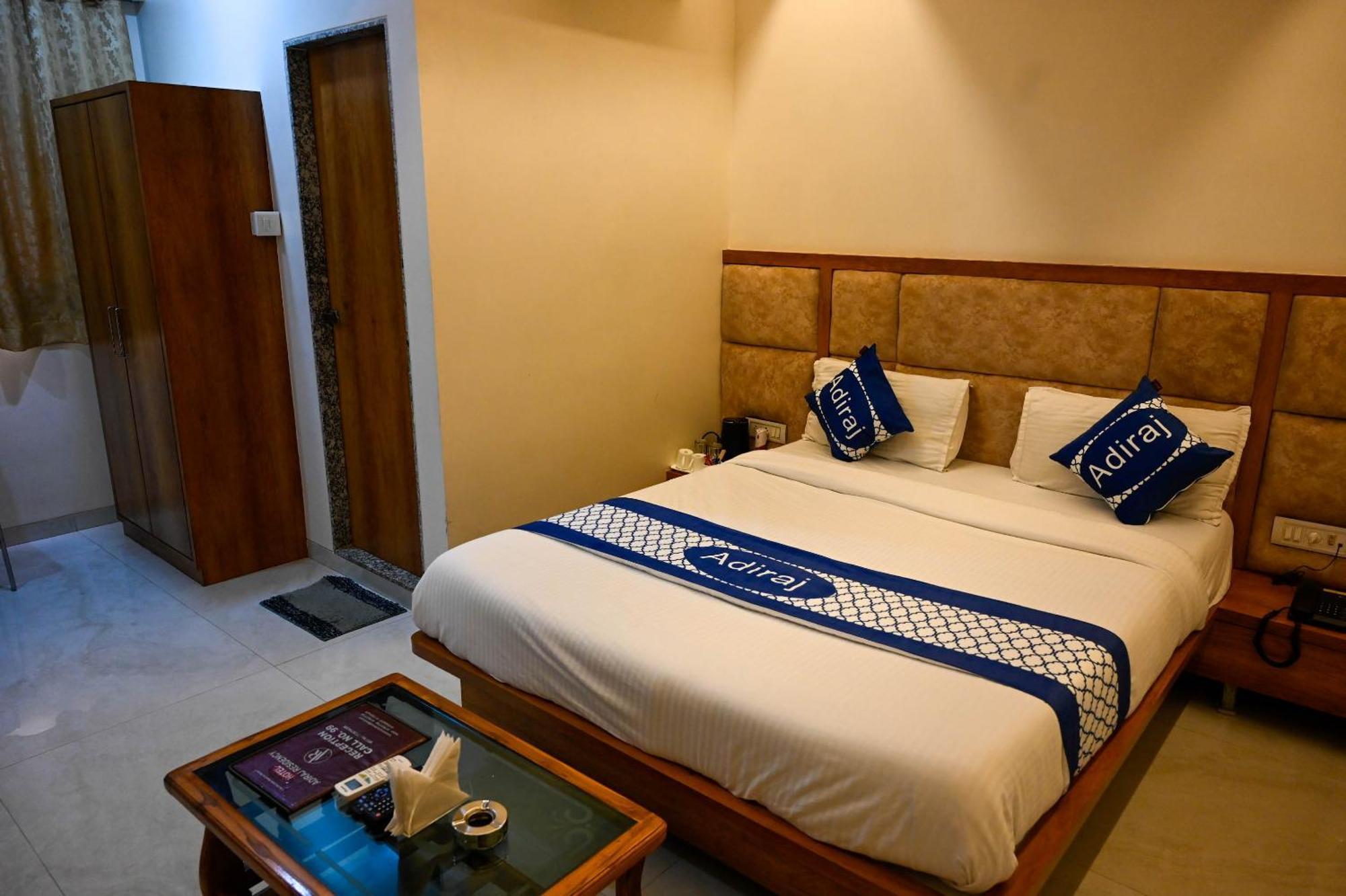 纳威孟买 Adiraj Residency酒店 外观 照片