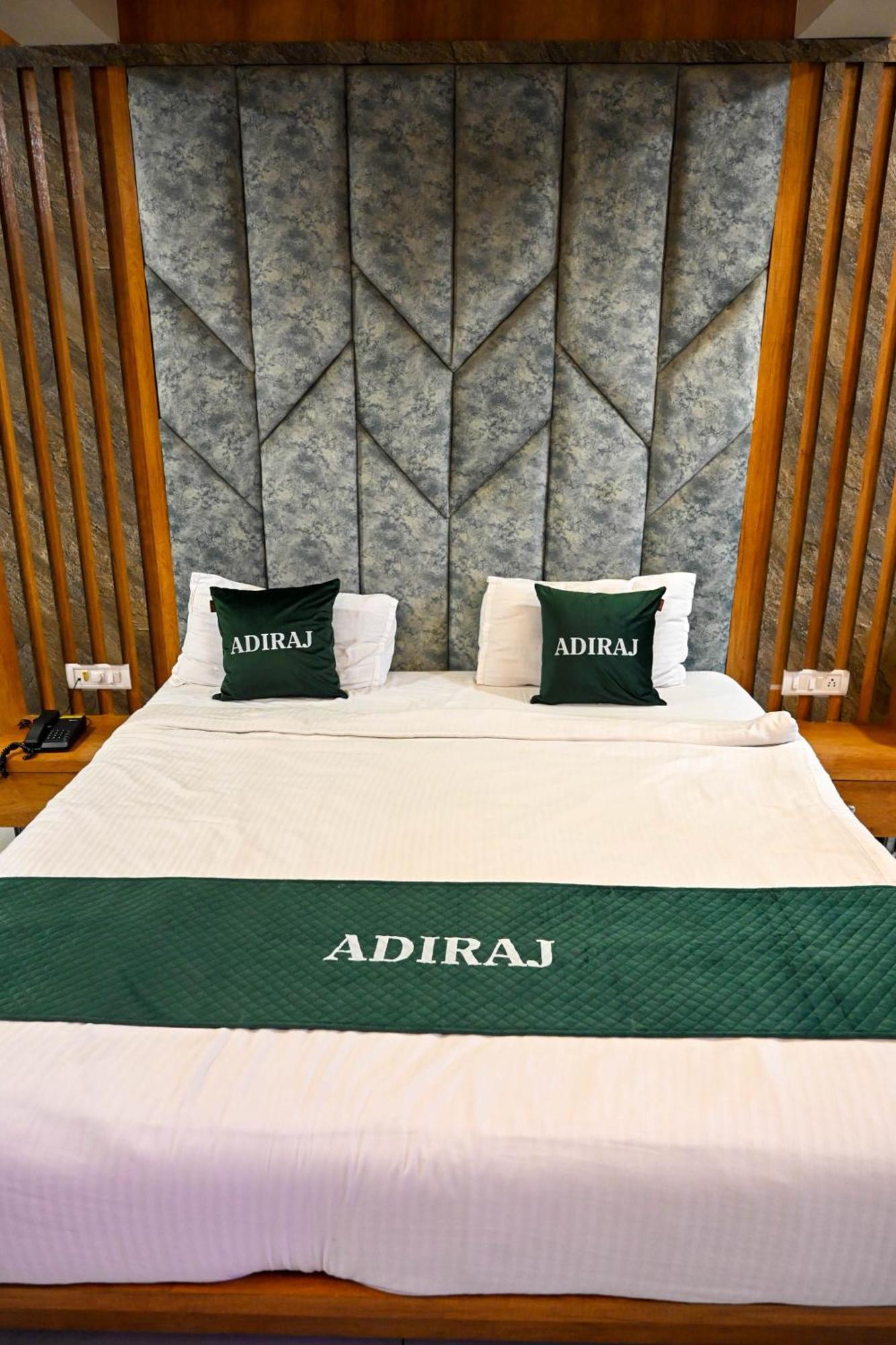 纳威孟买 Adiraj Residency酒店 外观 照片