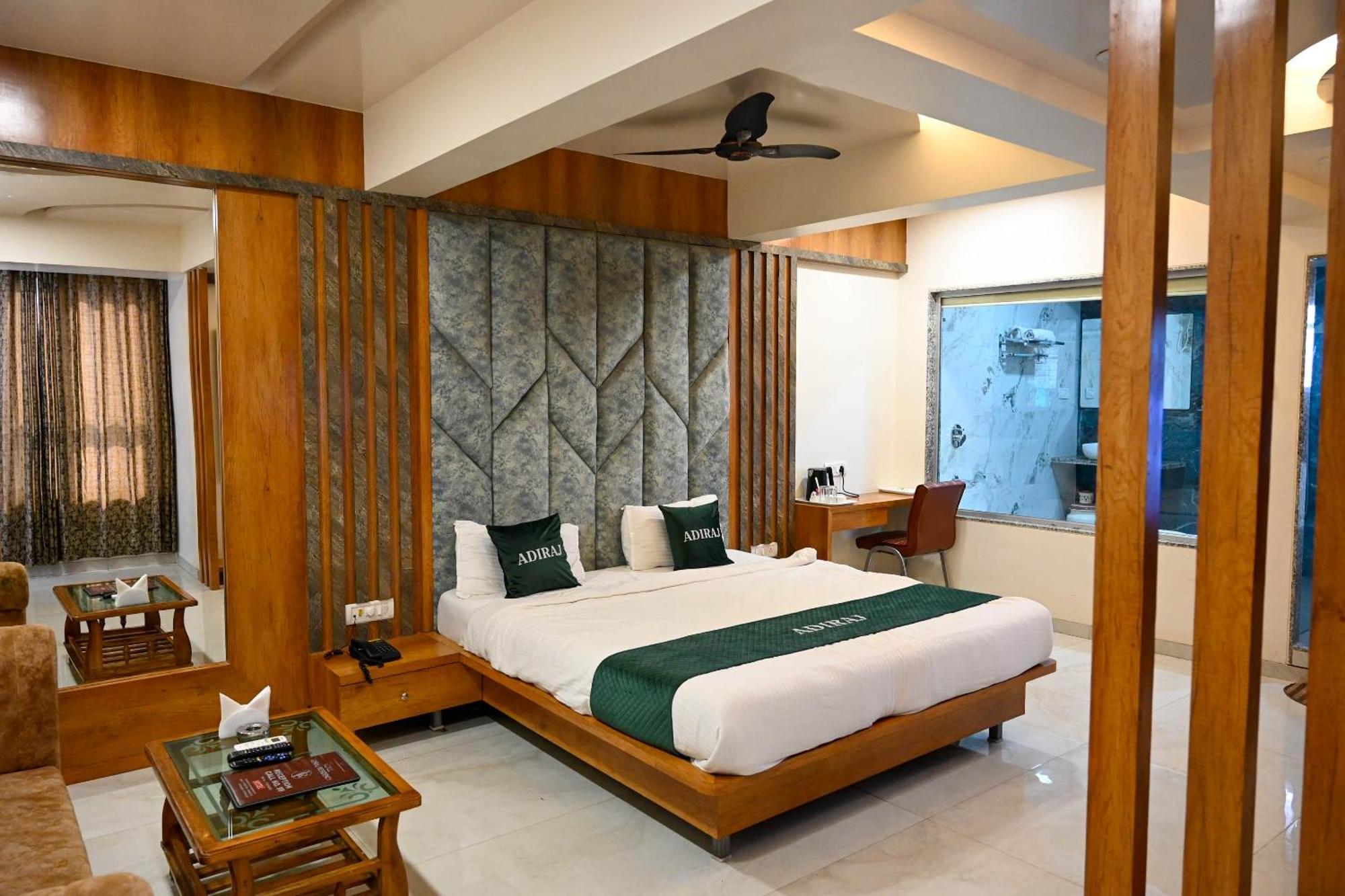纳威孟买 Adiraj Residency酒店 外观 照片