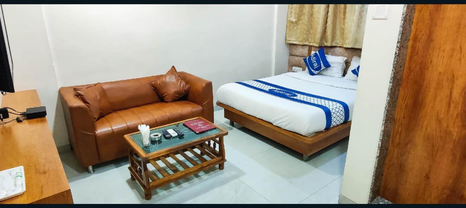纳威孟买 Adiraj Residency酒店 外观 照片