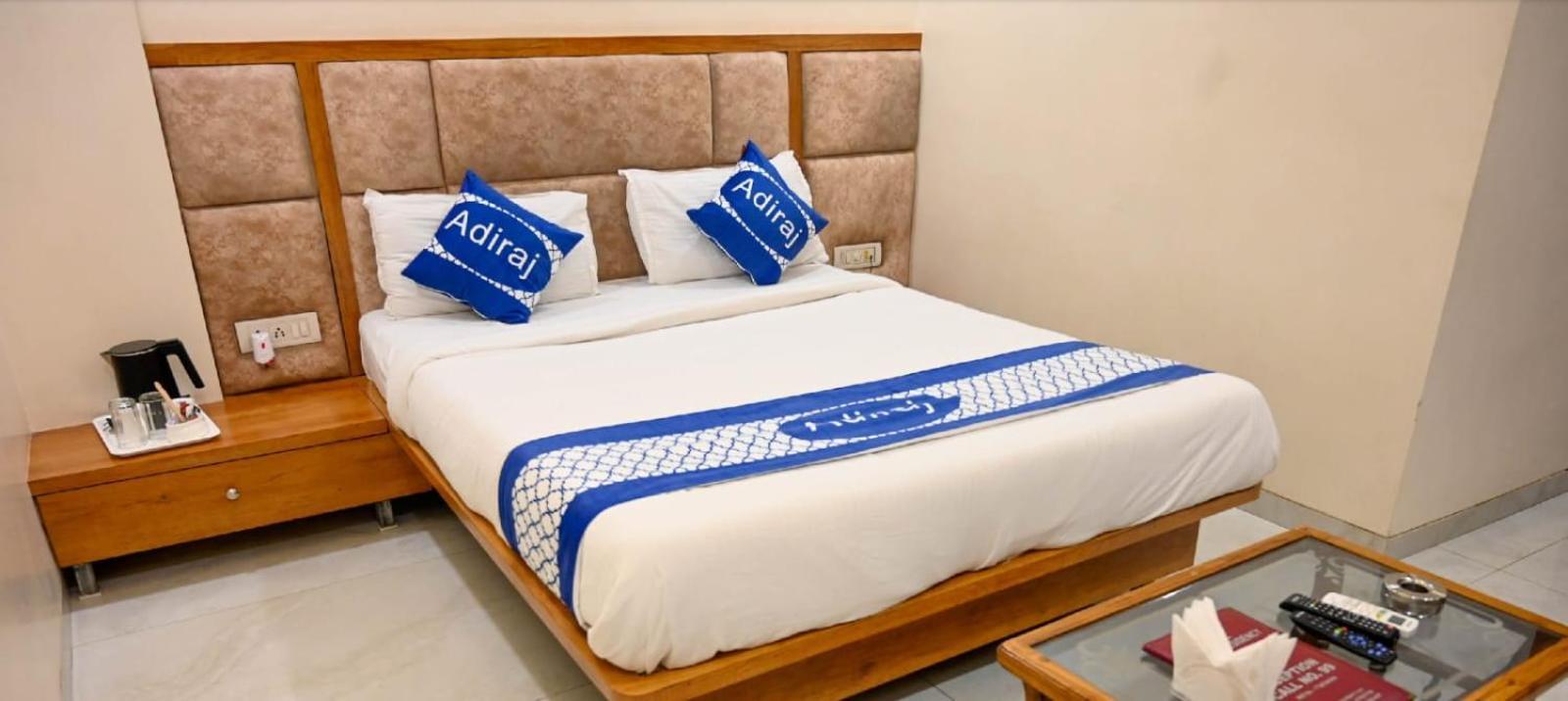 纳威孟买 Adiraj Residency酒店 外观 照片