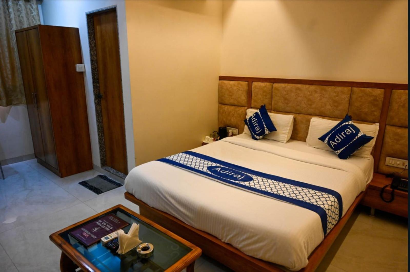 纳威孟买 Adiraj Residency酒店 外观 照片