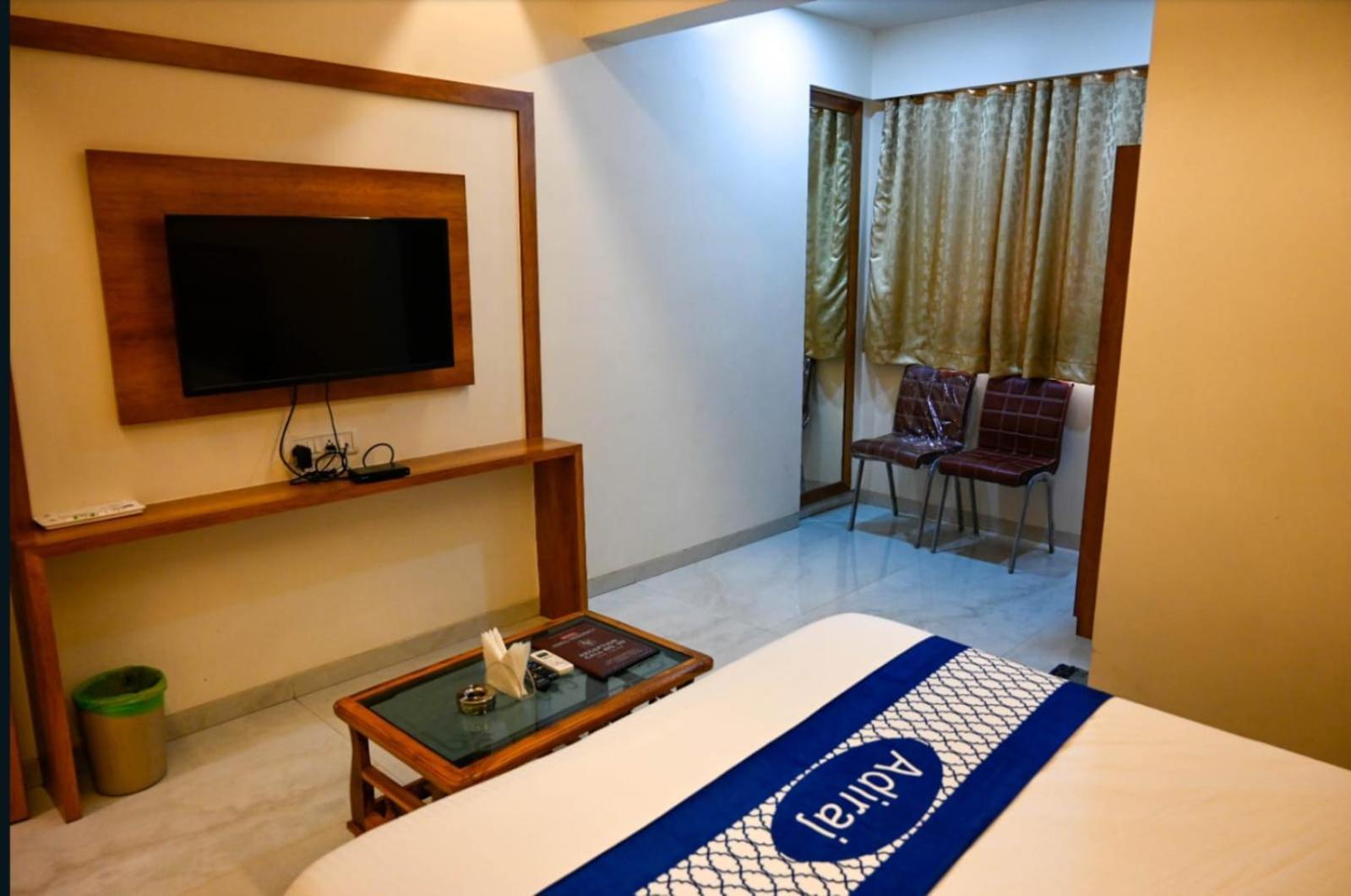 纳威孟买 Adiraj Residency酒店 外观 照片